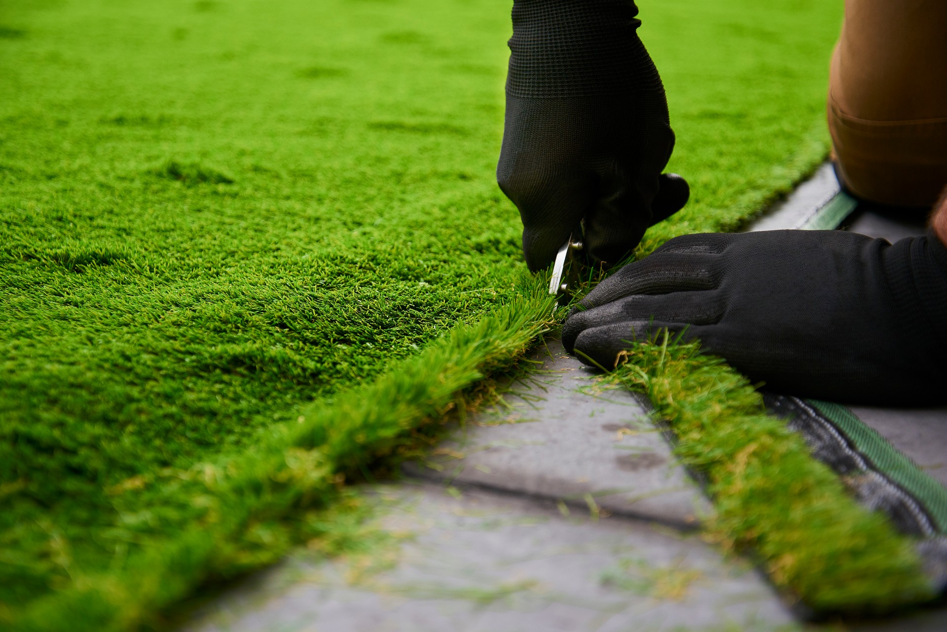 Trimming edges of artificial grass